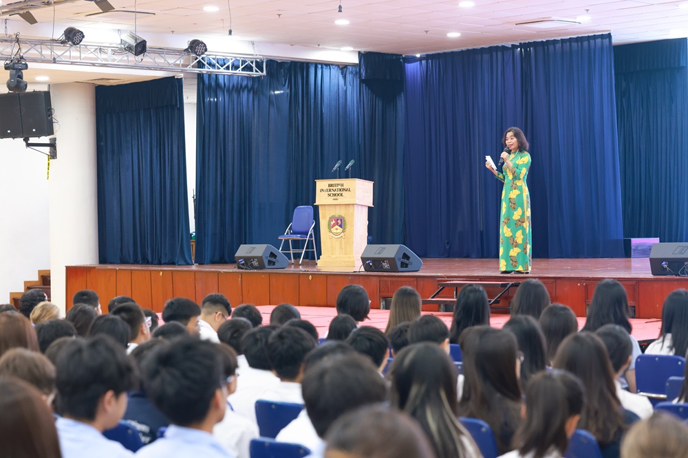 Renowned author Nguyễn Phan Quế Mai visits BIS Hanoi (published by BIS Hanoi)